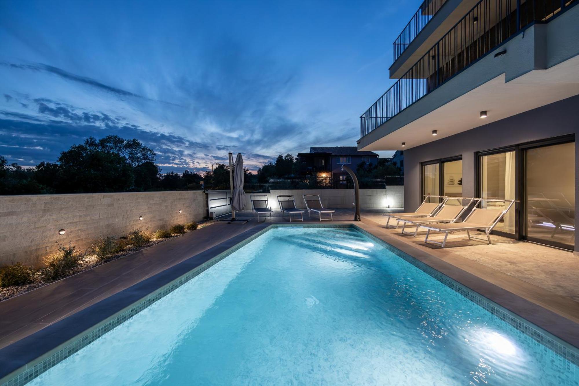 Bay Ii Near Medulin For 9 People With Heated Pool - Playground & Whirpool Only 100 Meters From The Villa